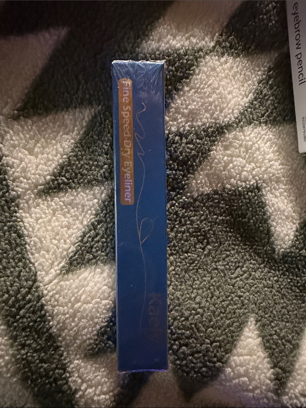 New in the boxes Bundle, Blue Eyeliner, Brown Eyebrow Pencil and Headbands - Picture 5 of 7